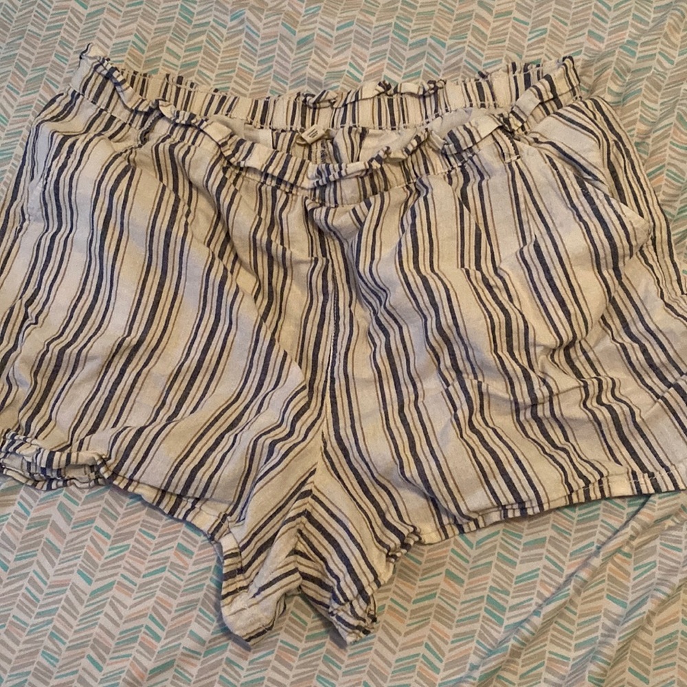 Cute striped shorts!